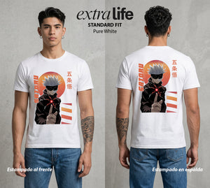 El Arte de las Maldiciones | Los Seis Ojos del Maestro #03924 - Playera Classic Premium | Pure White - Foto en modelo