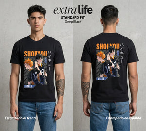 El Vuelo del Voleibol | El Amor Silencioso #04000 - Playera Standard Fit | Deep Black - Foto en modelo