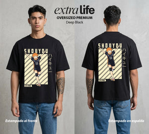 El Vuelo del Voleibol | La Mas Valiente #04004 - Playera Oversized Premium | Deep Black - Foto en modelo