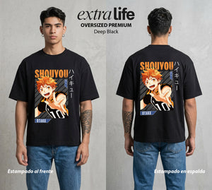 El Vuelo del Voleibol | El Amor Silencioso #04005 - Playera Oversized Premium | Deep Black - Foto en modelo