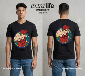 La Cancha del Destino | El Aprendiz del Tablero #04027 - Playera Standard Fit | Deep Black - Foto en modelo