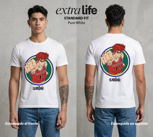 La Cancha del Destino | El Aprendiz del Tablero #04027 - Playera Standard Fit | Pure White - Foto en modelo