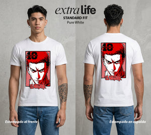 La Cancha del Destino | El Cabello Rojo del Bien #04028 - Playera Standard Fit | Pure White - Foto en modelo