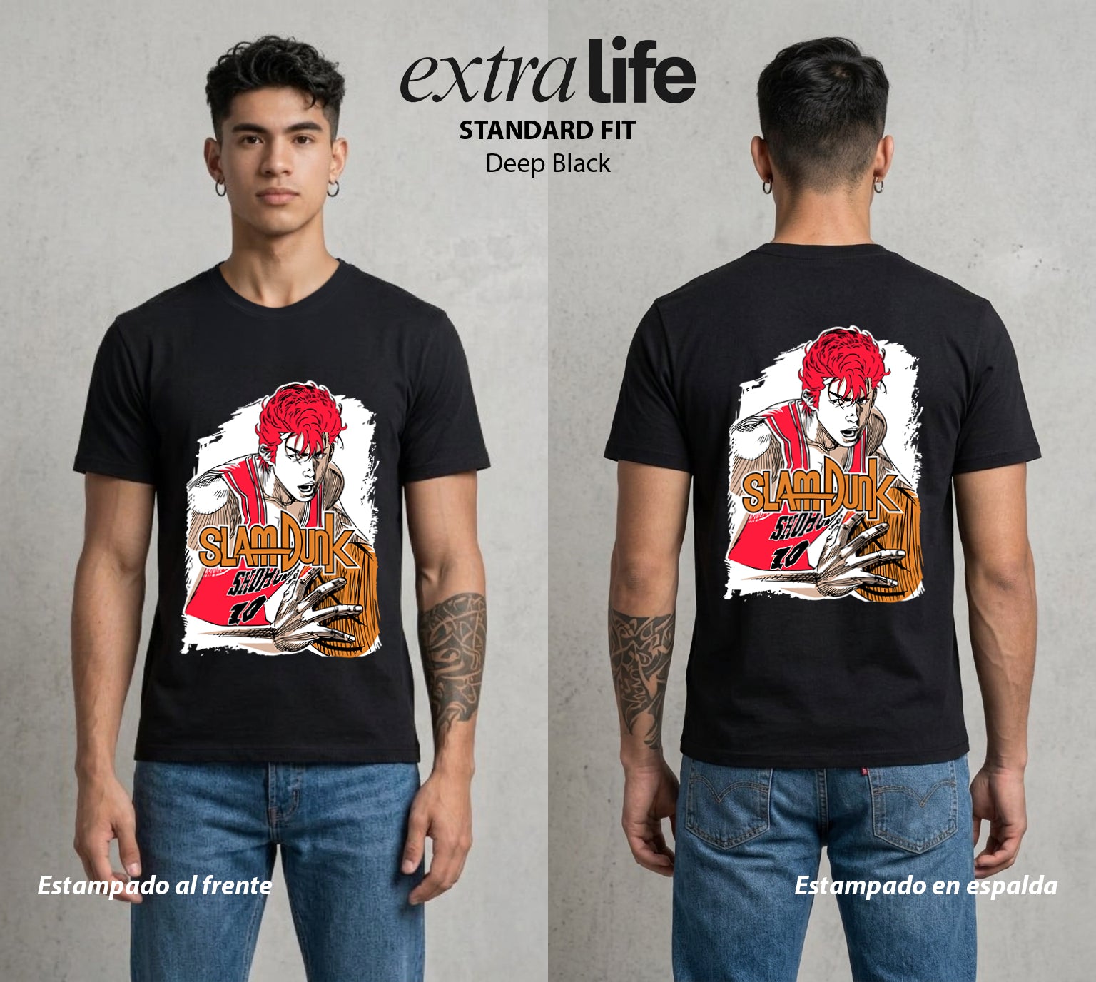 La Cancha del Destino | El Genio del Tablero #04037 - Playera Standard Fit | Deep Black - Foto en modelo