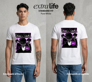 El Cazador Solitario | El Renacimiento del Bien #04043 - Playera Standard Fit | Pure White - Foto en modelo