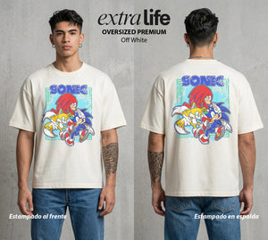 La Velocidad del Erizo | El Trio de la Velocidad #04076 - Playera Oversized Premium | Off White - Foto en modelo