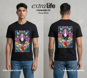 El Estudio del Viento | El Viaje del Bien #04111 - Playera Standard Fit | Deep Black - Foto en modelo