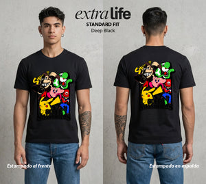 Varios Mundos | La Batalla de los Mundos #04253 - Playera Standard Fit | Deep Black - Foto en modelo
