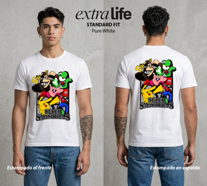 Varios Mundos | La Batalla de los Mundos #04253 - Playera Standard Fit | Pure White - Foto en modelo
