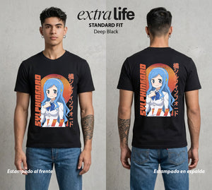 La Doble Vida | La Extranjera del Grupo #04259 - Playera Classic Premium | Deep Black - Foto en modelo