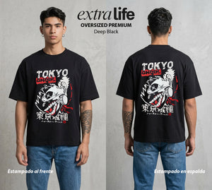 Ciudad de Ghouls | La Llama del Dojo #04354 - Playera Oversized Premium | Deep Black - Foto en modelo