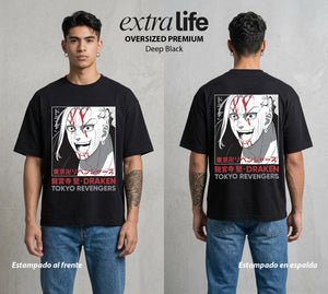 Pandillas del Tiempo | El Dragon Tatuado #04376 - Playera Oversized Premium | Deep Black - Foto en modelo