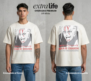 Pandillas del Tiempo | El Dragon Tatuado #04376 - Playera Oversized Premium | Off White - Foto en modelo