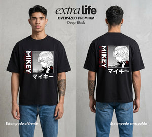 Pandillas del Tiempo | La Patada del Lider #04397 - Playera Oversized Premium | Deep Black - Foto en modelo