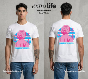 Pandillas del Tiempo | El Mas Peligroso del Toman #04399 - Playera Standard Fit | Pure White - Foto en modelo