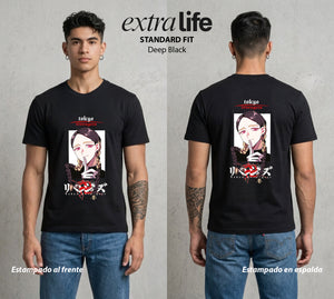 Pandillas del Tiempo | El Morado del Bien #04400 - Playera Standard Fit | Deep Black - Foto en modelo