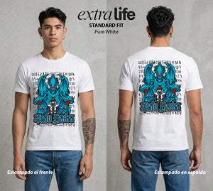 El Duelo del Destino | El Duelo del Faraon #04500 - Playera Standard Fit | Pure White - Foto en modelo