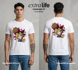 El Duelo del Destino | El Duelo del Faraon #04504 - Playera Standard Fit | Pure White - Foto en modelo