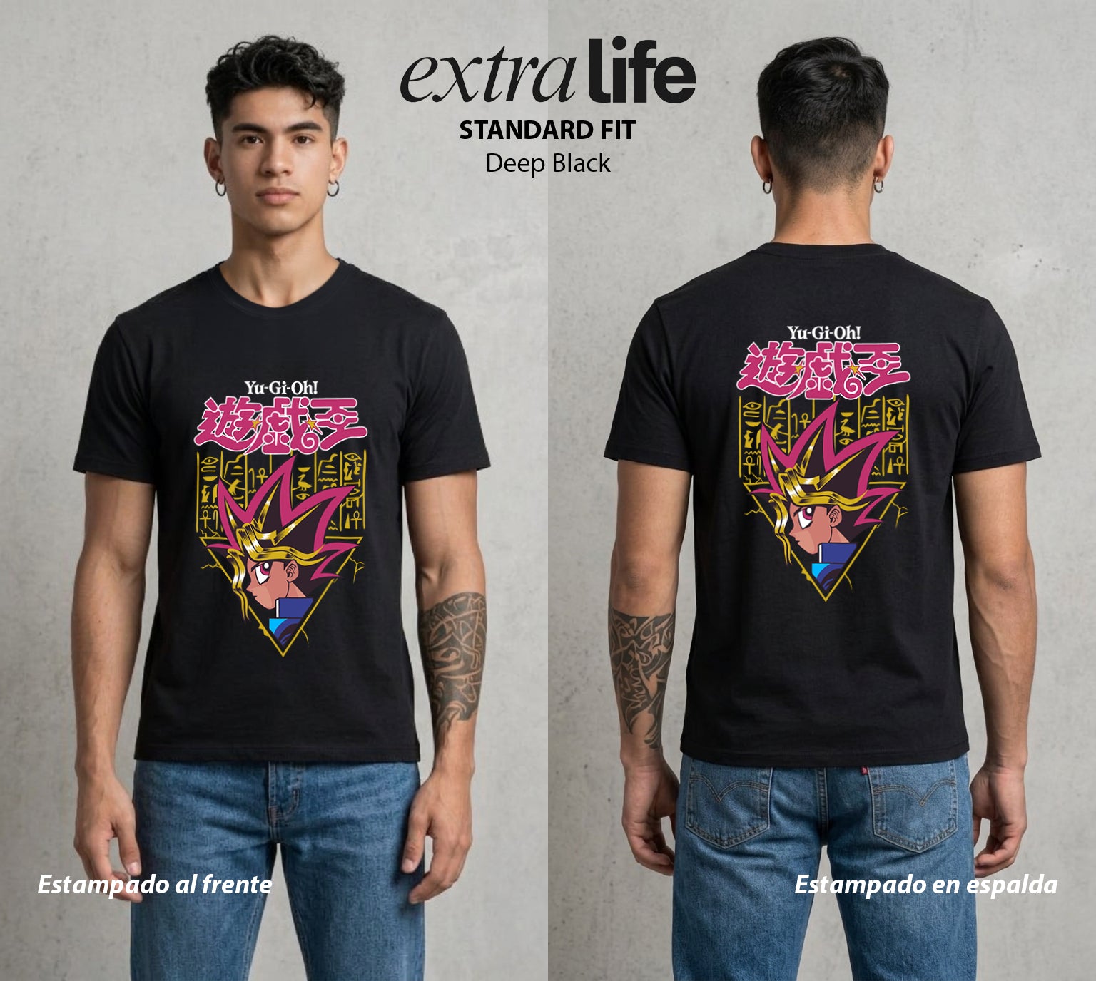 El Duelo del Destino | El Faraon del Duelo #04506 - Playera Standard Fit | Deep Black - Foto en modelo