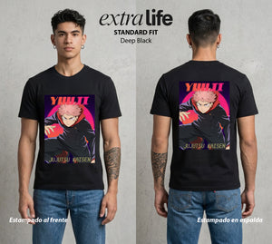 El Arte de las Maldiciones | El Portador del Rey #04527 - Playera Standard Fit | Deep Black - Foto en modelo