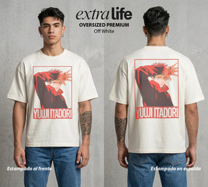 El Arte de las Maldiciones | El Heroe Maldito #04540 - Playera Oversized Premium | Off White - Foto en modelo
