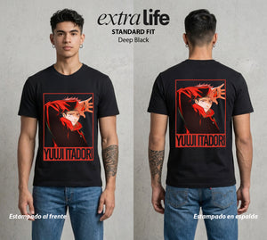 El Arte de las Maldiciones | El Heroe Maldito #04540 - Playera Standard Fit | Deep Black - Foto en modelo