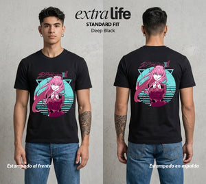 Los Pilotos del Meca | La Piloto del Klaxosaur #04561 - Playera Standard Fit | Deep Black - Foto en modelo