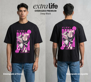 Lo Paranormal Cotidiano | Choque de Dimensiones #04577 - Playera Oversized Premium | Deep Black - Foto en modelo