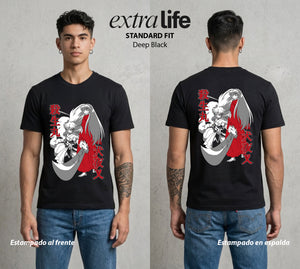 El Fragmento del Tiempo | Colmillo de Media Luna #04589 - Playera Standard Fit | Deep Black - Foto en modelo
