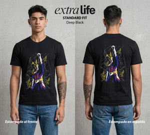 La Academia de Heroes | El Último Rescate #04600 - Playera Standard Fit | Deep Black - Foto en modelo