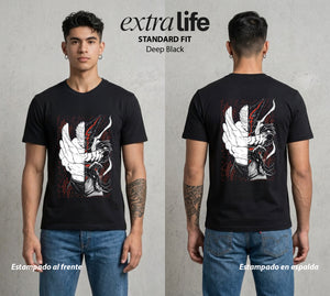 El Heroe por Hobby | Discípulo vs Maestro #04626 - Playera Standard Fit | Deep Black - Foto en modelo