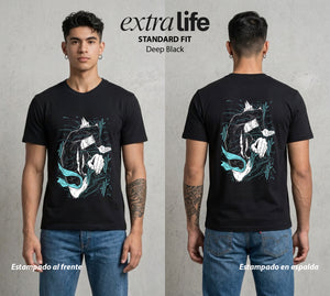El Heroe por Hobby | Sombra del Héroe #04629 - Playera Standard Fit | Deep Black - Foto en modelo