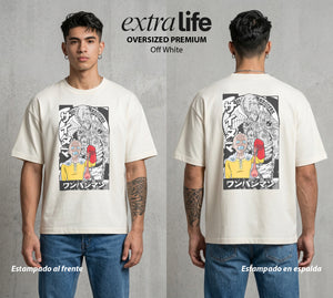El Heroe por Hobby | Un Solo Golpe #04632 - Playera Oversized Premium | Off White - Foto en modelo