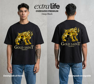 Los Caballeros del Cosmos | Toro de Oro #04651 - Playera Oversized Premium | Deep Black - Foto en modelo