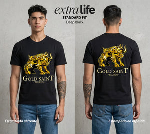 Los Caballeros del Cosmos | Toro de Oro #04651 - Playera Standard Fit | Deep Black - Foto en modelo