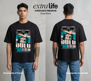 El Cazador en Ascenso | Despertar del Cazador #04663 - Playera Oversized Premium | Deep Black - Foto en modelo