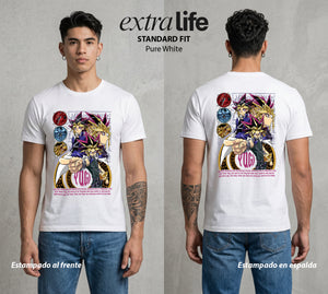 El Duelo de los Destinos | Faraón del Juego #04692 - Playera Standard Fit | Pure White - Foto en modelo