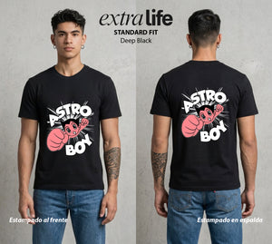 El Niño Robot | Corazón de Átomo #04718 - Playera Standard Fit | Deep Black - Foto en modelo