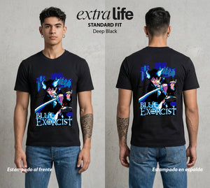El Hijo del Diablo | Llama Azul Exorcista II #04731 - Playera Standard Fit | Deep Black - Foto en modelo