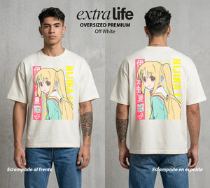 Del Cuarto al Escenario | Backstage Nerviosa #04737 - Playera Oversized Premium | Off White - Foto en modelo
