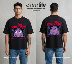 Lo Paranormal Cotidiano | Chico Alien II #04757 - Playera Oversized Premium | Deep Black - Foto en modelo