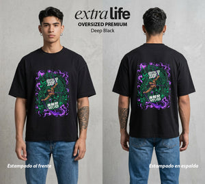 Mar de los Piratas | Tres Espadas I #04809 - Playera Oversized Premium | Deep Black - Foto en modelo