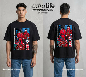 Neo Tokyo | Moto Roja del Futuro #04818 - Playera Oversized Premium | Deep Black - Foto en modelo