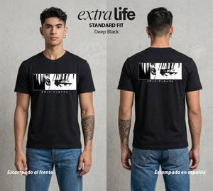 Mas Alla del Muro | Ataque a los Titanes XVIII #04843 - Playera Classic Premium | Deep Black - Foto en modelo