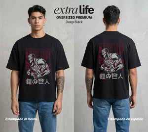 Mas Alla del Muro | Titan Blindado #00059 - Playera Oversized Premium | Deep Black - Foto en modelo