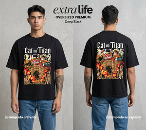 Mas Alla del Muro | El Gato en el Titan #00062 - Playera Oversized Premium | Deep Black - Foto en modelo