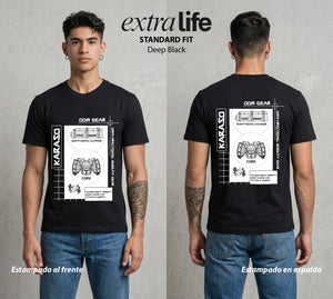 Mas Alla del Muro | La Herramienta del Regimiento #00069 - Playera Standard Fit | Deep Black - Foto en modelo