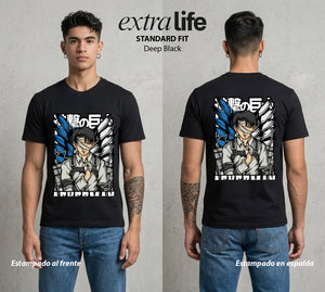Mas Alla del Muro | El Capitan de Acero #00108 - Playera Standard Fit | Deep Black - Foto en modelo