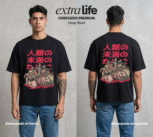 Mas Alla del Muro | La Guardiana Leal #00119 - Playera Oversized Premium | Deep Black - Foto en modelo