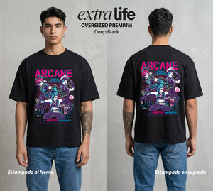 La Ciudad Dividida | El Caos Colorido #00143 - Playera Oversized Premium | Deep Black - Foto en modelo